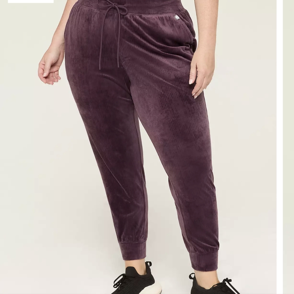 LIVI Ribbed Velour Jogger